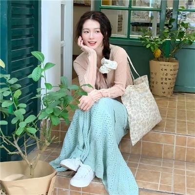 在此一群